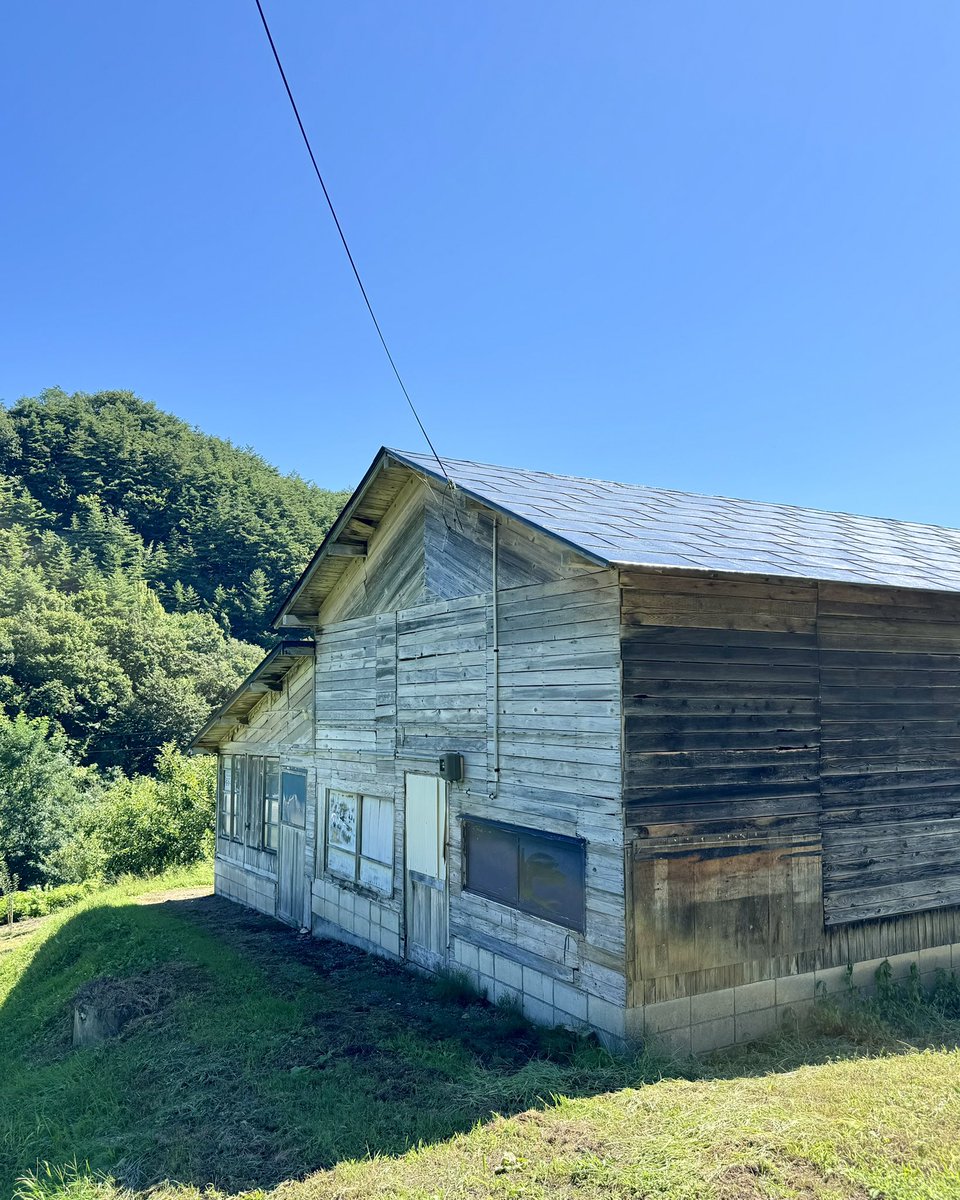 michinara3's tweet photo. お決まりの岩木山😆そしてリンゴ小屋😊 https://t.co/qWJGjL7npA