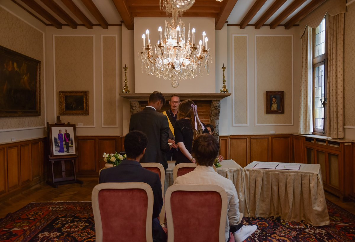 Nous nous sommes dit « oui » dans la plus grande intimité et simplicité au château du Karreveld, hier 🤍

Merci à nos familles et ami·es d’avoir accompagné ce moment qui était sans aucun doute un des plus doux de notre vie.

Amour sur vous 💐

🤫 La fête c’est pour plus tard !