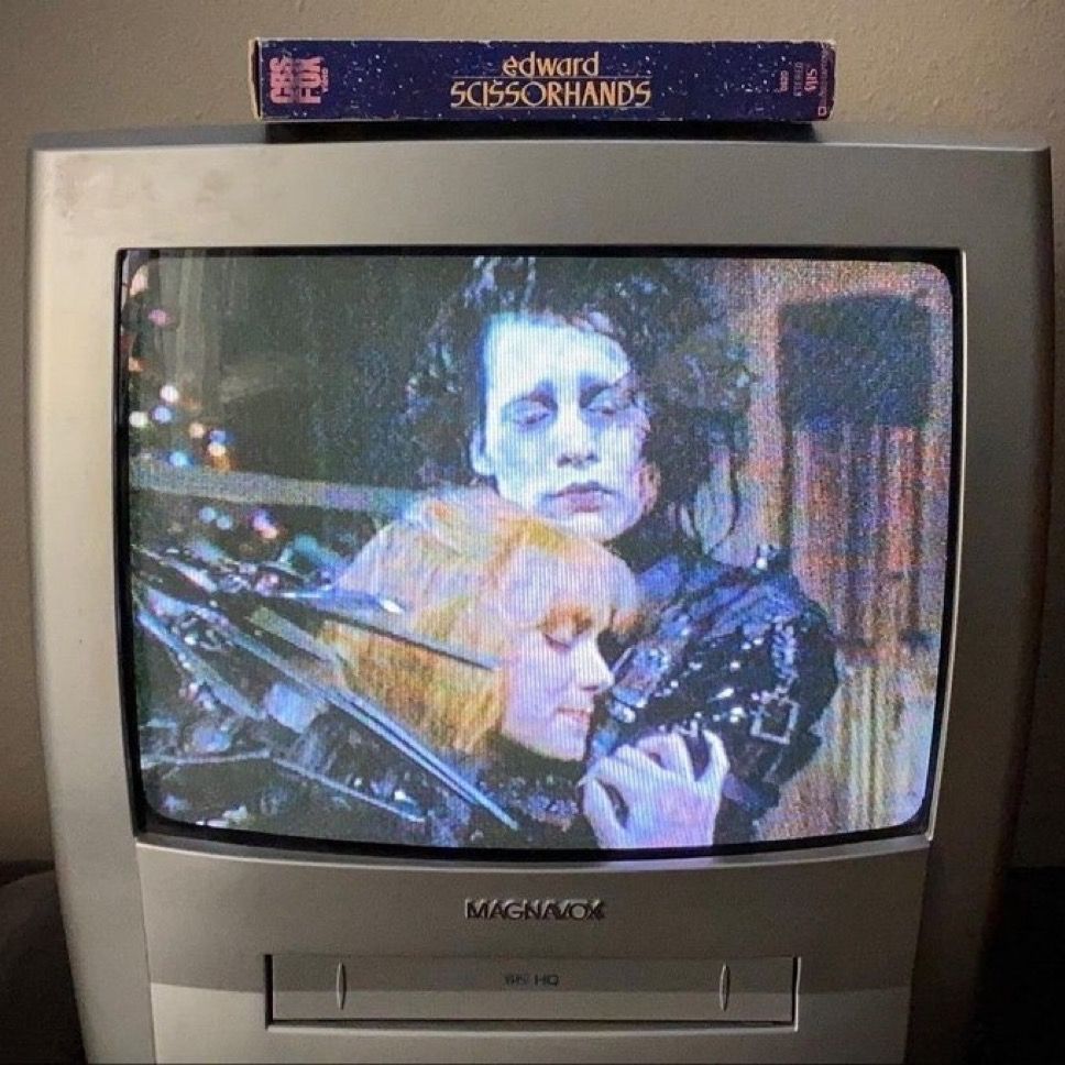 nostalgiaa's tweet photo. Edward Scissorhands (1990) https://t.co/x8Zipxxzsx