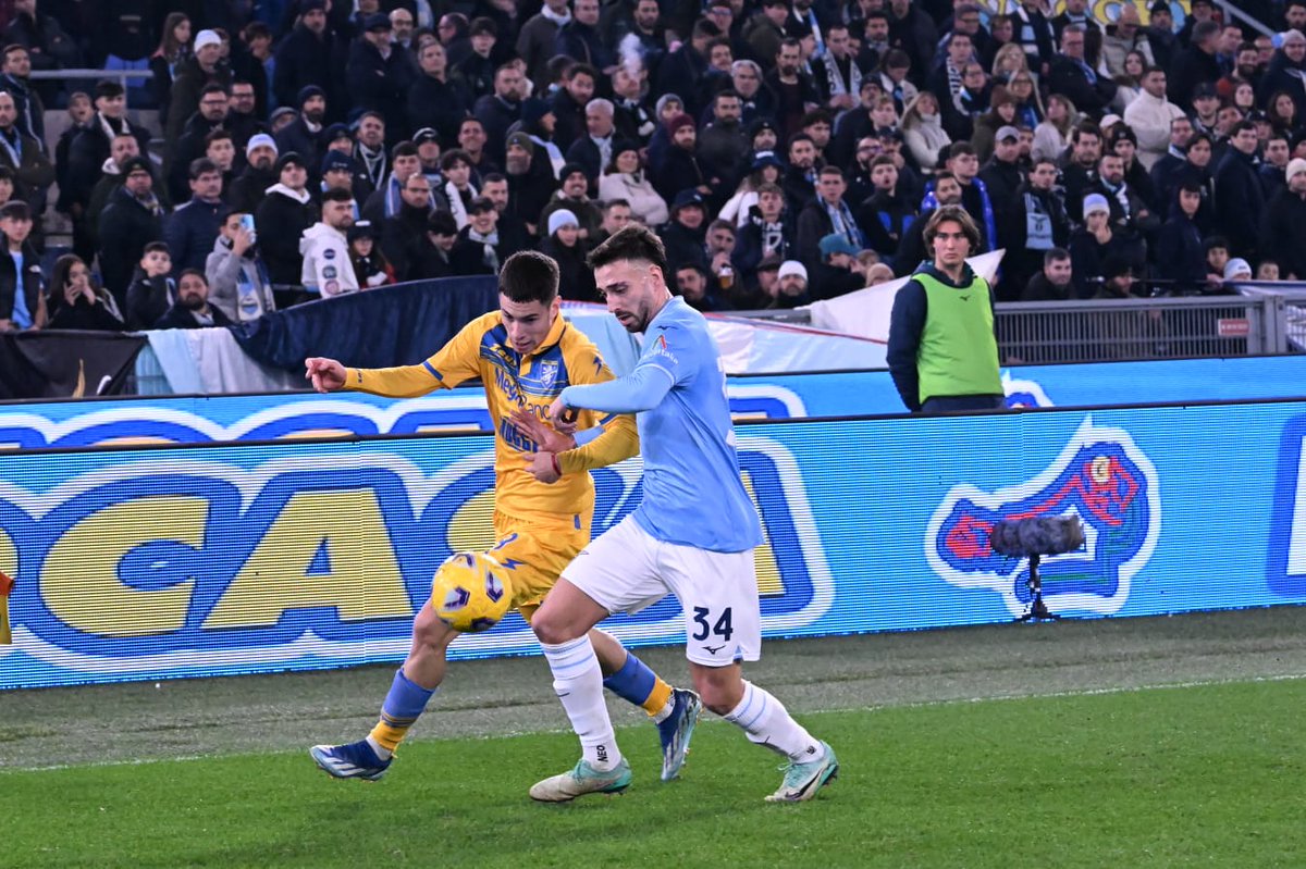 Lazio, riecco Gila: per lo spagnolo pronto il rinnovo: “Un attestato di stima importante, inevitabilmente propedeutico a un incontro con il suo agente per parlare del rinnovo di contratto. Al momento, infatti, Mario Gila è uno dei giocatori meno pagati nella rosa della Lazio…