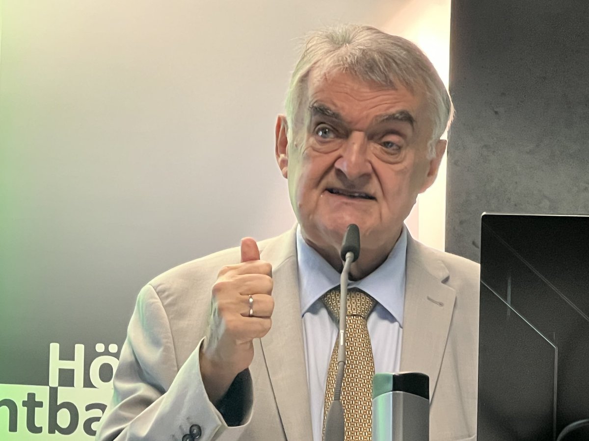 Uwe Proll (@prolluwe) on Twitter photo NRW-Innenminister Reul hält nichts von waffenrechtlichen Verschärfungen um Terroranschläge zu verhindern.Vor die Lage zu kommen bedarf es konforme Vorratsdatenspeicherung und Zusammenarbeit, heute auf dem Düsseldorfer Polizeitag.<a href="/BehoerdenNews/">Behörden Spiegel</a> <a href="/IM_NRW/">Ministerium des Innern des Landes NRW</a> NRW-Innenminister Reul hält nichts von waffenrechtlichen Verschärfungen um Terroranschläge zu verhindern.Vor die Lage zu kommen bedarf es konforme Vorratsdatenspeicherung und Zusammenarbeit, heute auf dem Düsseldorfer Polizeitag.<a href="/BehoerdenNews/">Behörden Spiegel</a> <a href="/IM_NRW/">Ministerium des Innern des Landes NRW</a>
