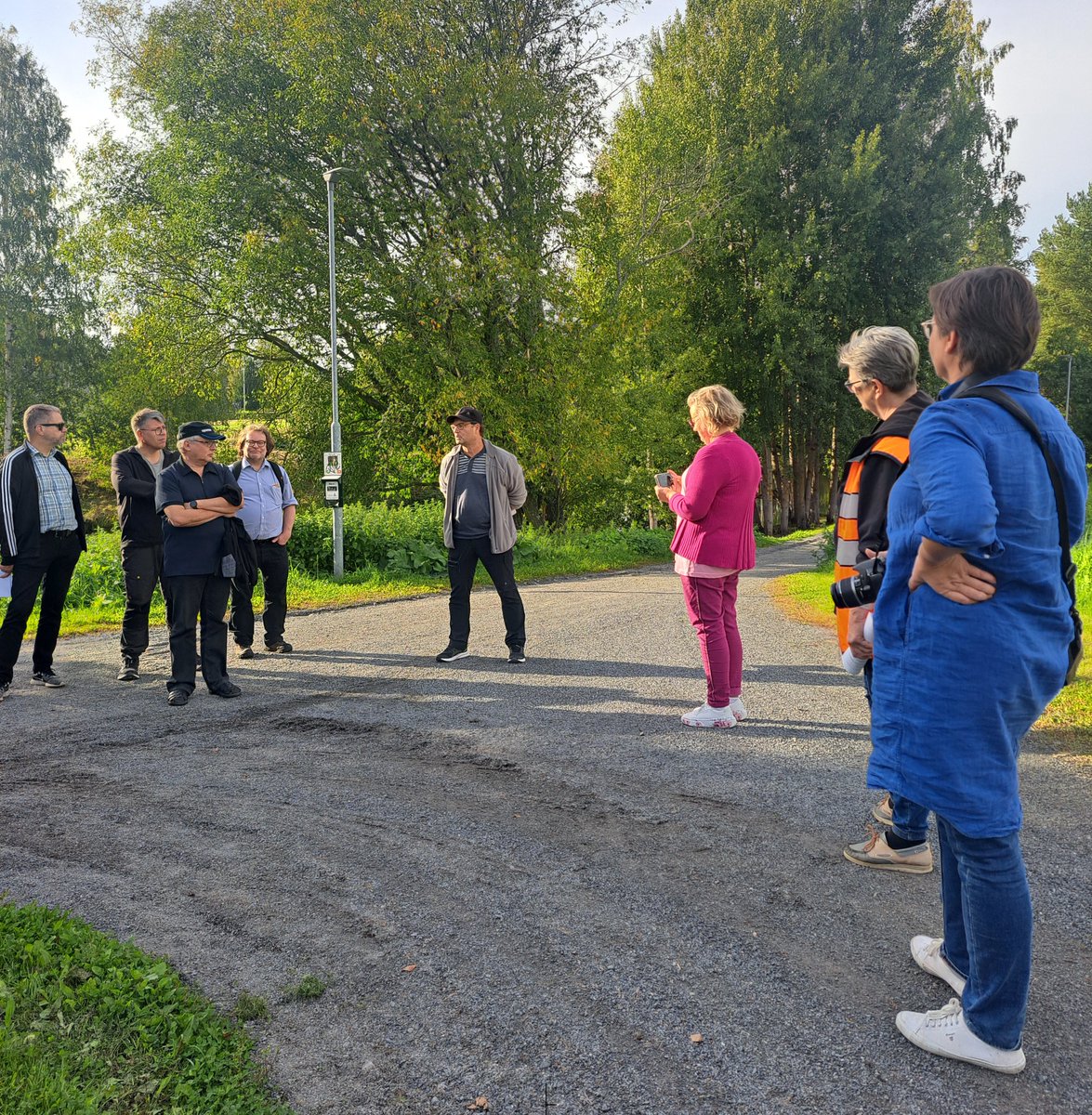 Eilisellä kävelykierroksella Seinäjoen ympäristöä tarkasteltiin ilmastoriskien näkökulmasta. Viikonlopun #rankkasateet toivat esiin haasteita, joihin jatkossa on varauduttava. Keskustelussa nousivat esiin mm. viheralueiden merkitys ja kunnallistekniikan haasteet.  #Ilmastonmuutos