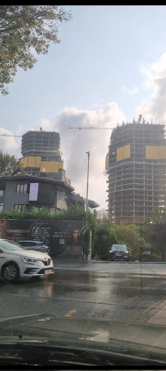 Sen 2-3 kattan yuksek bina yapamazsın yasaahhh 
Ama onlar 40 kat yapar!
Neden?