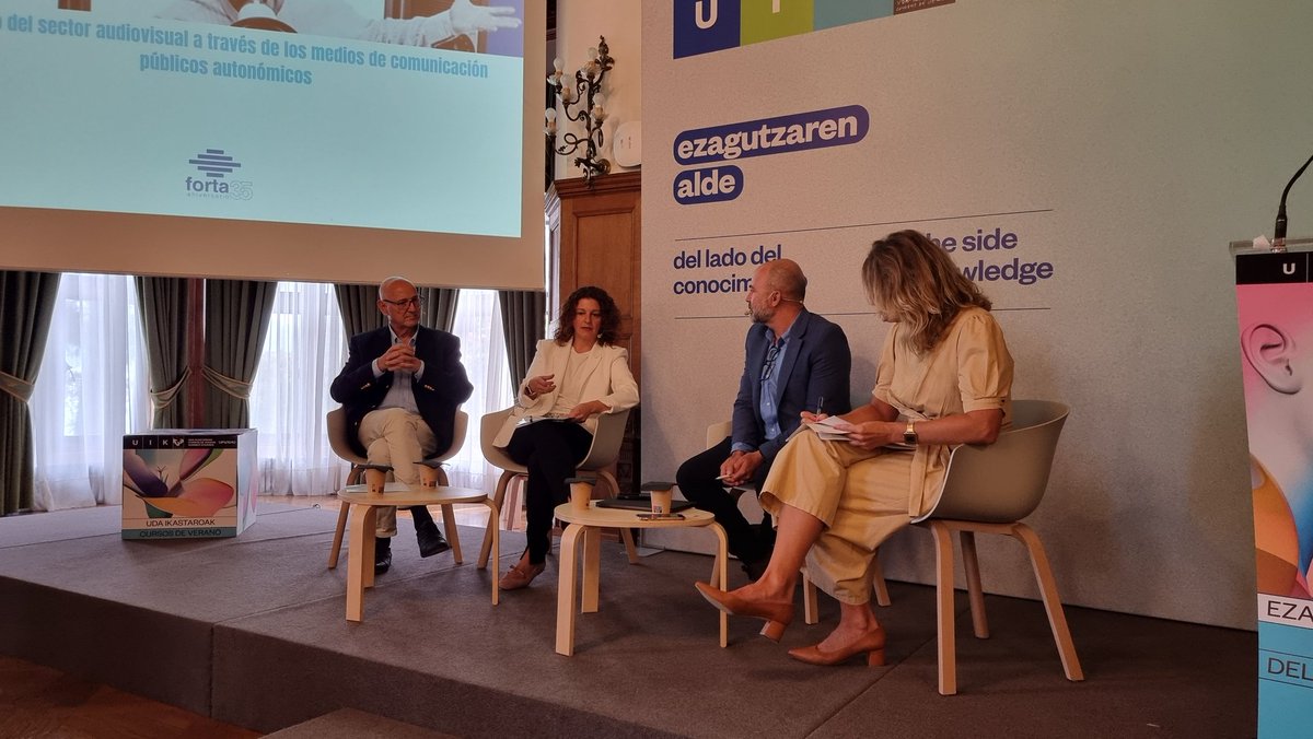 CARTV_'s tweet photo. Ana Ballarin, jefa informativos @aragonradio: "los medios debemos ser relevantes, y eso se consigue con una clara apuesta por lo más cercano y con rigor; primando la calidad antes que la celeridad".

Curso verano @upvehu @forta
@aragontv https://t.co/ghafIfReN0