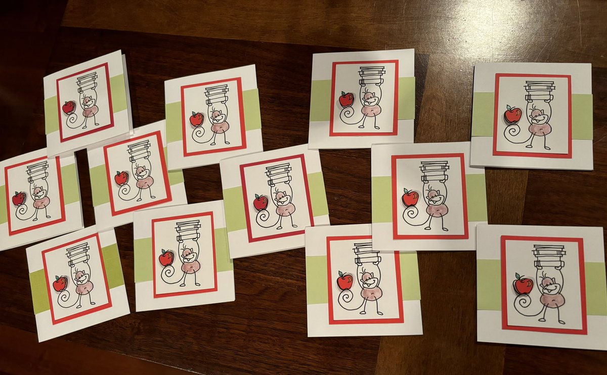 LiviaChanL's tweet photo. I enjoyed making cards tonight  for our new staff to welcome them to @kitchenerSD41 along with a keychain to remind them that every #atomicinteraction is an opportunity to make an impact in lives and an imprint on people’s hearts. ❤️ #relationships #visualreminder https://t.co/NPuedLhZFQ
