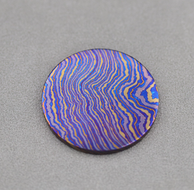 EdithJin1's tweet image. Zirconium Damascus coins.

#timascus #timascusjewelry #knives #knife #blade  #instaknife #knifecommunity #handmadeknives #knifesale #knivessale #knivescollector #knivescollection #Damascus #knifeporn  #knifedesign #titaniumdamascus #zircuti #mokuti#crystaltitanium