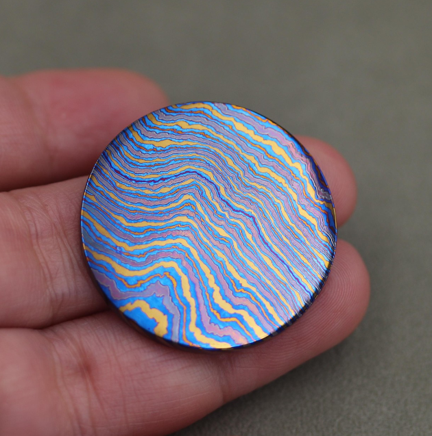 EdithJin1's tweet image. Zirconium Damascus coins.

#timascus #timascusjewelry #knives #knife #blade  #instaknife #knifecommunity #handmadeknives #knifesale #knivessale #knivescollector #knivescollection #Damascus #knifeporn  #knifedesign #titaniumdamascus #zircuti #mokuti#crystaltitanium