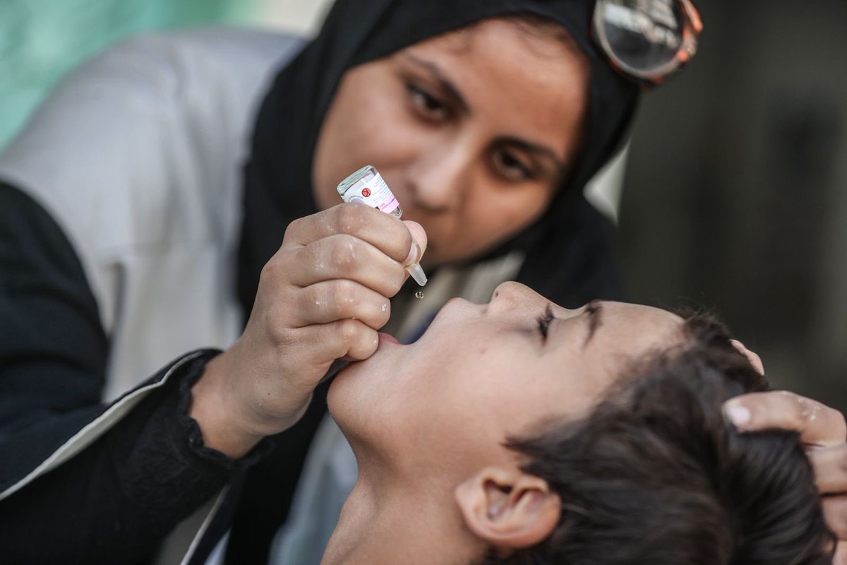 The first phase of #polio vaccination in central #Gaza is complete. Over 187,000 children under the age of ten were vaccinated, well over the target of 156,500. The numbers are being finalised. 

Four fixed sites will continue to offer polio vaccination for the next three days in