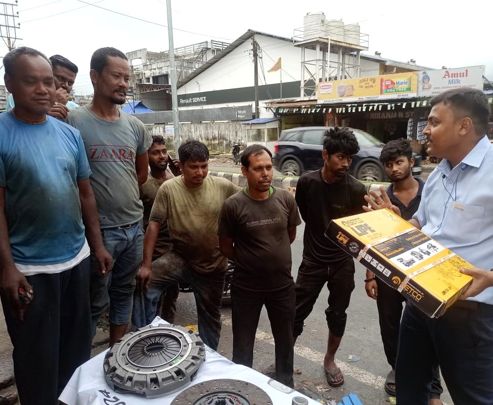 SetcoAutomotive's tweet photo. We had an amazing time at the Corner Meet in Siliguri! 🚀From showcasing our high-tech Clutches to our innovative Allied Products, your feedback and energy were the highlights.

#SetcoAutoSystems #leadersintruckparts #customerfirst #setcoil https://t.co/dLFEKG0543
