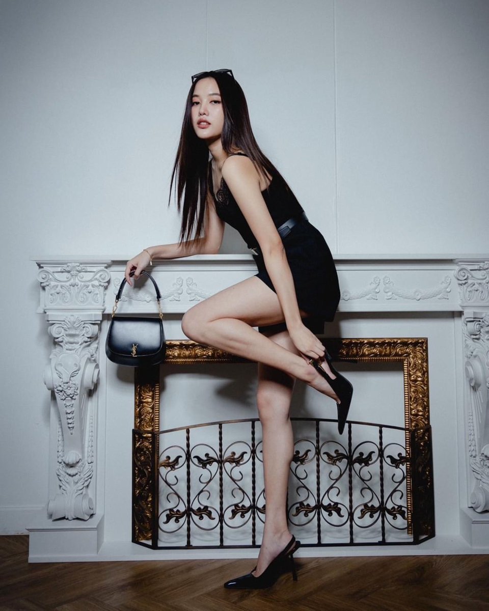 AROUND_magazine's tweet photo. #SaintLaurentxFreen
 #freensarocha
#SaintLaurent https://t.co/dZalwee4VN