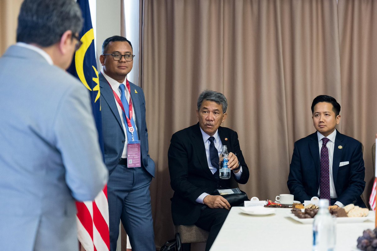 Alhamdulillah, delegasi Kerajaan Malaysia diketuai YAB Dato' Seri Anwar Ibrahim telah tiba di Vladivostok, Russia bagi lawatan kerja dua hari ke Persekutuan Russia sempena Eastern Economic Forum.

Sejurus tiba, YAB Perdana Menteri telah mempengerusikan Mesyuarat Khas
