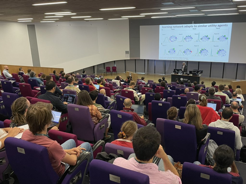 First day of the main conference couldn’t start any better than having <a href="/alex_pentland/">Alex Pentland</a> talk to a large crowd about behaviors; rational vs exponential.