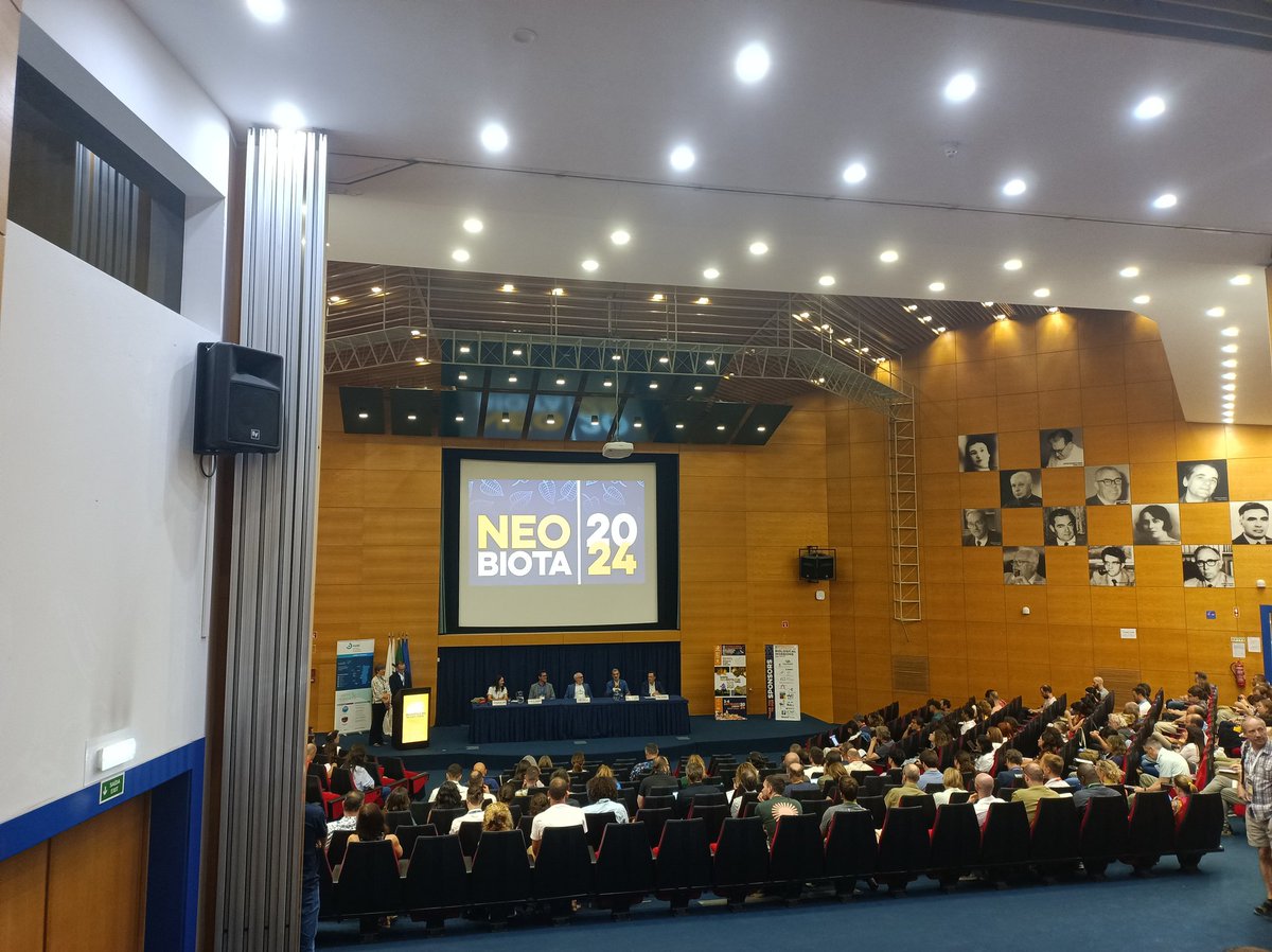 The 13th NEOBIOTA has started in Lisbon. It's the first time in a conference about #alienspecies and quite excited! Also nervous for my talk on Friday 🤞🏻#neobiota