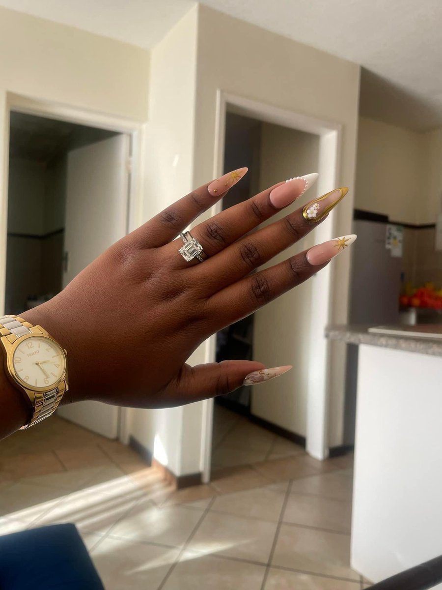 hope_dithungZA's tweet photo. Kopa support 🤲🏾Gel X Nail tech. My work can be found on instagram : Gel It By Hope. I’m based in Pretoria North, Akasia, The Orchards. Less then 5 min away from Wonderpark Mall
#SamthingSoweto #UmkhokhaTheCurse #SkeemSaam #TwoPotSystem #Phori #BornIntoFame https://t.co/ek7M6gwAG3