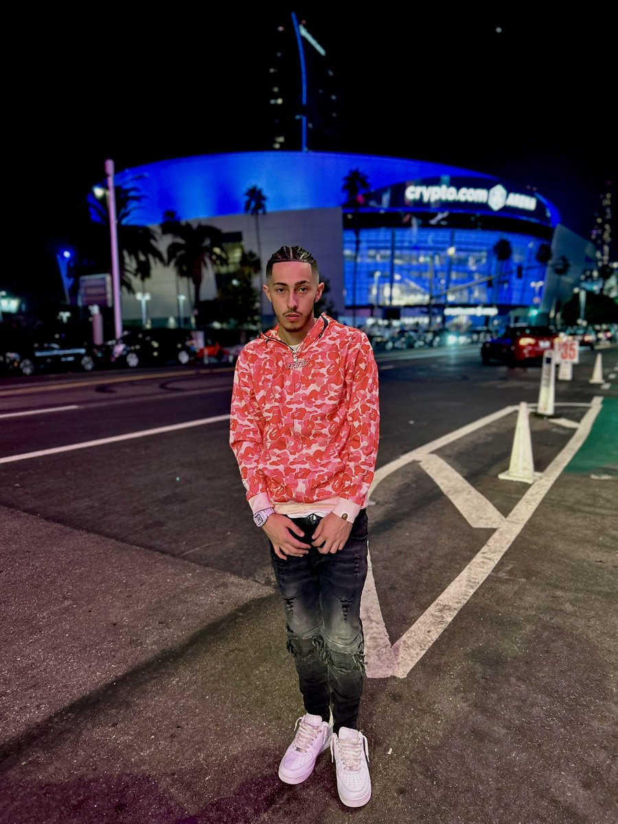 VerfiedMikey's tweet image. meet me at the top, the bottoms too crowded 🍾🩶. blessed to see 21 thank you lord