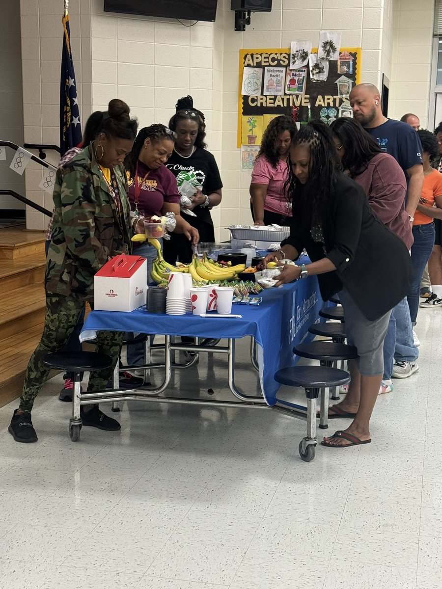 We are grateful to have community partners that always support our staff. Thank you for breakfast!! <a href="/StonewallTell/">Stonewall Tell ES</a> <a href="/NPorter17/">Nikki R. Porter</a> @aplatimore