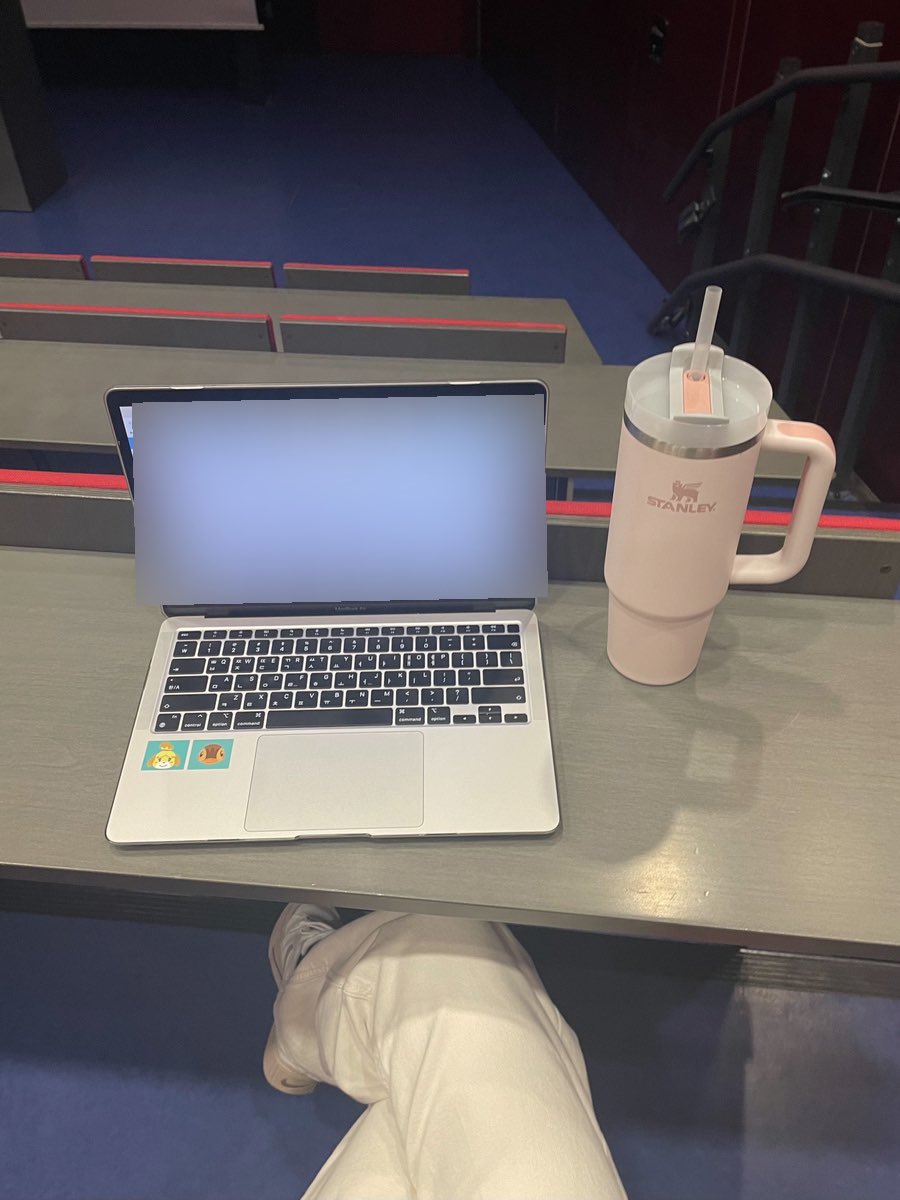 _wishing_hill's tweet photo. 아침 먹고 학교 갔다가 집 와서 점심 먹고 다시 학교 가기...🥪🍎 https://t.co/tYTle07uhA