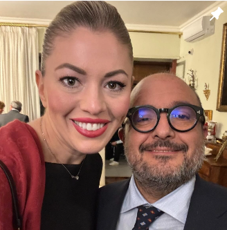 ASparaciari's tweet photo. In pratica, il #Mibac è un #temptationisland mantenuto con i soldi degli italiani... «Cosa credete che facesse Salvini con la Isoardi? E poi con la Verdini, anche prima di stabilizzare la loro relazione? E Franceschini con la De Biase, prima che diventasse sua moglie?». https://t.co/fVUICc8X6f
