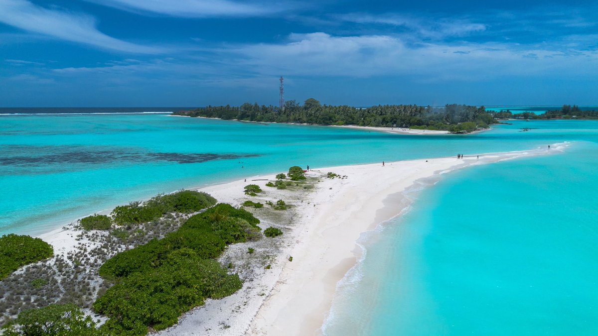 Buongiorno da 🇲🇻Mathiveri🇲🇻,
isola "local" dell'atollo Ari Nord a 2h di barca veloce da Malè.
#Maldive

Nelle foto l'isola deserta separata da uno stretto canale, Finholu, un piccolo paradiso!

Captal Beach Island Guesthouse
#supplied