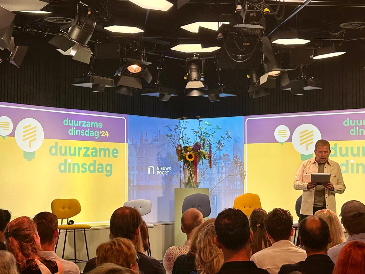 Laat je inspireren! Wij waren gister voor de derde keer op rij aanwezig bij #duurzamedinsdag in Den Haag. Met #RechtenvandeNatuur zijn we onderdeel van de 227 duurzame initiatieven, daar wordt je toch blij van?! Check het trendrapport op: duurzamedinsdag.nl