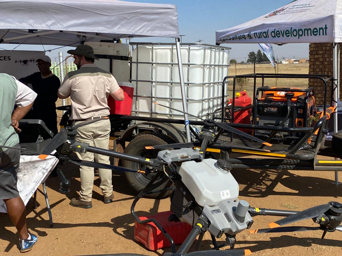 SeritiInstitute's tweet image. Farmers Day has begun! With anticipation, everyone is gathering in Deelpan to explore and highlight the resilience and innovation within our agricultural community.

#WorkLearnGrow #Seriti #2ndAnnualFarmersDay  #Deelpan #Agriculture #environmentalawareness #sustainability