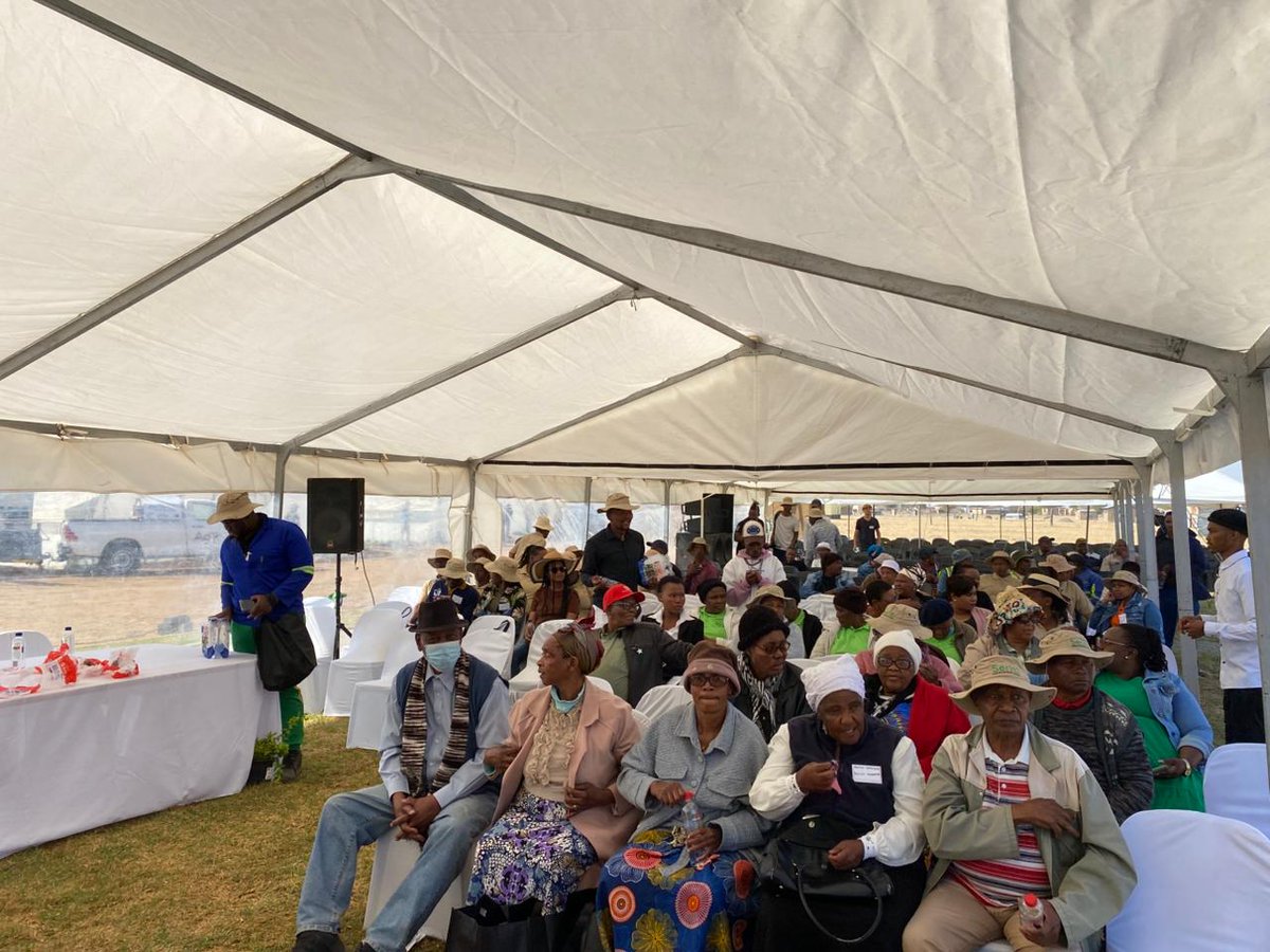 SeritiInstitute's tweet image. Farmers Day has begun! With anticipation, everyone is gathering in Deelpan to explore and highlight the resilience and innovation within our agricultural community.

#WorkLearnGrow #Seriti #2ndAnnualFarmersDay  #Deelpan #Agriculture #environmentalawareness #sustainability