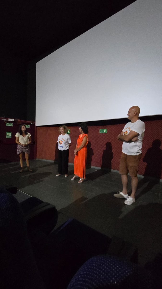 Nuevamente ayer más de 60 espectadores pudieron disfrutar del documental y de un coloquio al final del documental .Gracias Sevilla