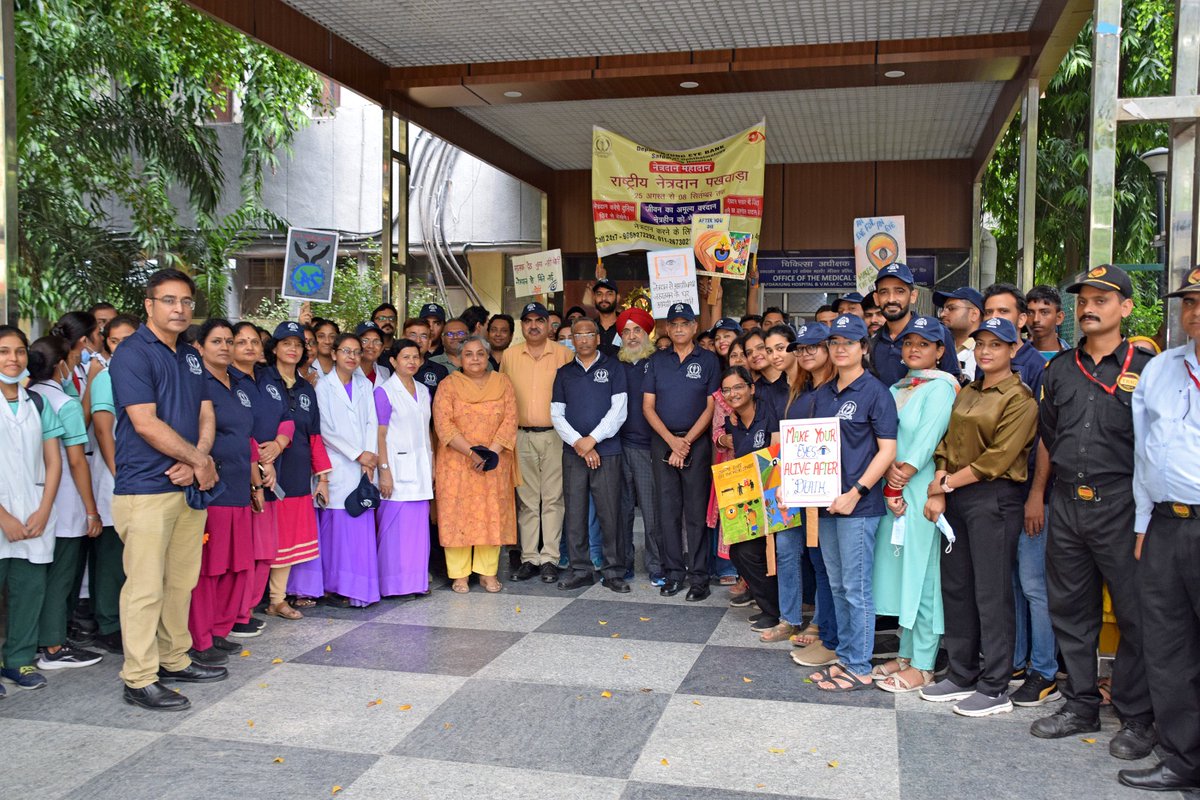 SJHDELHI's tweet photo. Today #EyedonationAwareness Rally was Flagged off by Dr Vandana Talwar MS @SJHDELHI in the presence of Dr Geetika Principal, All Adl MS, Dr Anil Director NOTTO, Dr V Chakravarty, Dr Anuj Mehta, HOD Ophtha. It was attended by Doctors, Staff &amp; Students with the Eye donation slogans https://t.co/95Mk7DmmhY