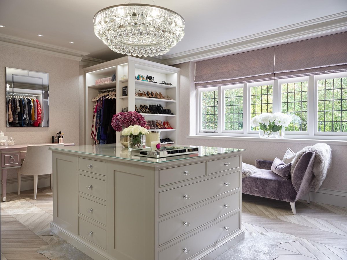 Our stunning handcrafted furniture transforms your living space. From bedrooms to boot rooms and studies to utility rooms there isn't a space in your home that a sprinkling of Sheerin Bespoke magic can't enhance!
#bespokefurniture #bedroomfurniture #luxurybedroom #Cheshirehomes