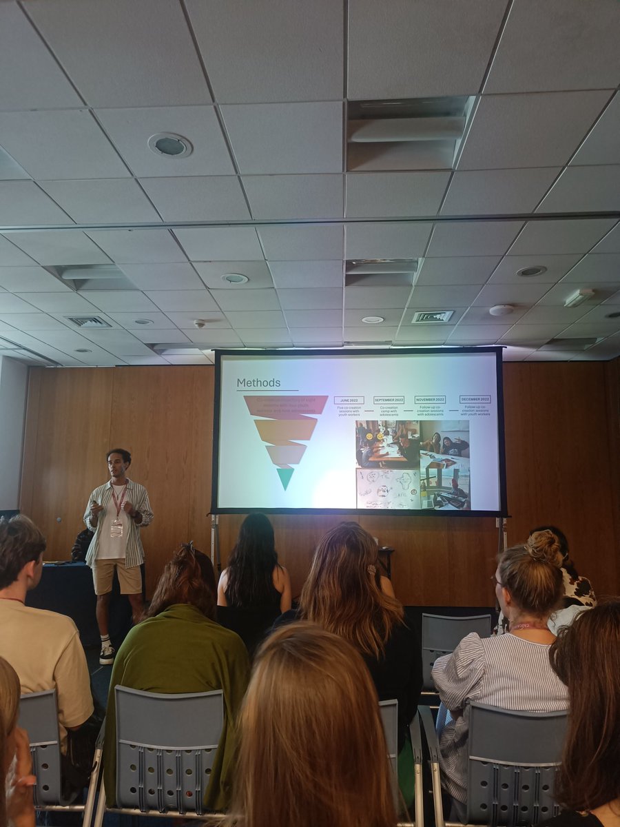Our very own Kenji Leta presenting on how he #cocreated a #smokingprevention intervention with adolescents and youth workers in social work organisations #ehps2024