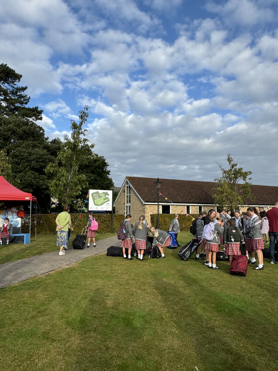 DurlstonSchool's tweet image. From Kindergarten to Year 10, Durlston was full of smiles this morning for the #firstdaybacktoschool. New adventures await!

#durlstonfamily #durlstondifference #welcomeback