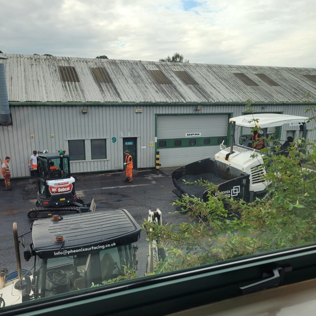 DPM_UK's tweet photo. NEW FLOOR PLEASE !! Time has come to resurface outside our factory area. Constantly loading and offloading trucks and containers can take it's toll after a while. Looking forward to our brand new surface by the end of today ! #dpm #alwaysinvesting #nothingbutthebest https://t.co/gUqac5hTjB