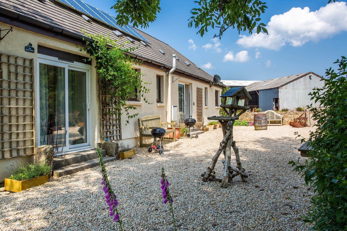 Autumn is a great time to stay at Bellevue. Lots going on on the farm and if it turns ☔️ you can visit the barn and have hours of fun!🚜🐑🐐🐓🦙
#autumn #bellevuearran #familyfun #openfarm #harvestfun #autumnvibes #familytime #visitarran #WeAreArran #calmac #gorural