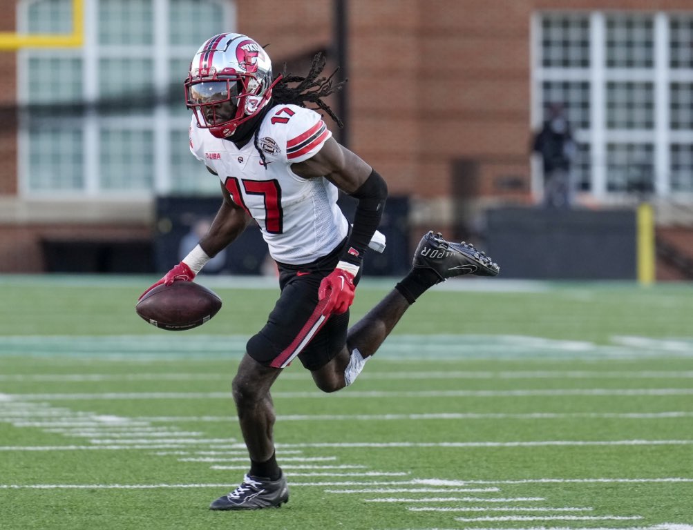 bigearnest54's tweet photo. Blessed to receive an offer from the university of western Kentucky #AGTG
@mb_3three https://t.co/KvzBpNPJzM