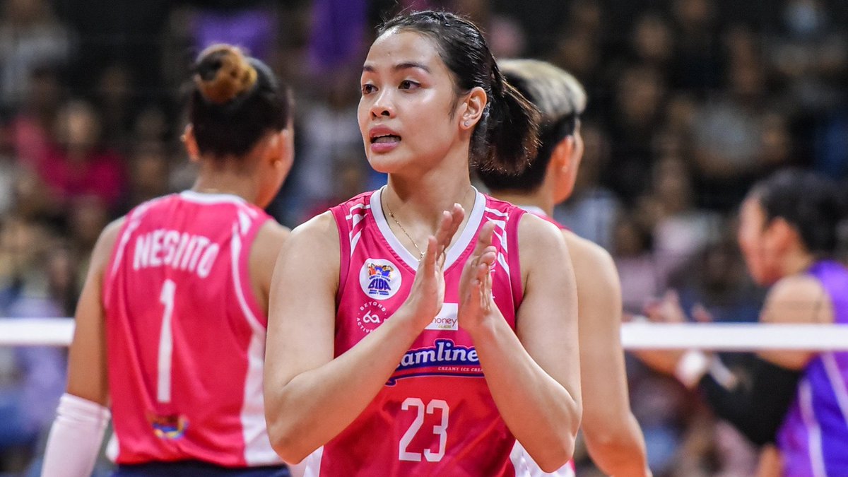 QueenHellaxx's tweet photo. Ang lala ng mga wingers ng Creamline!! Puro MVP!! 👸🏻👸🏻👸🏻💖 https://t.co/z1B8aGKhqD