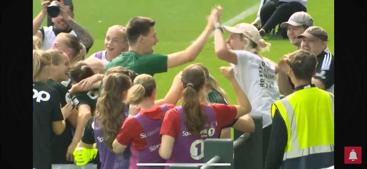 EKTE FØLELSER
EKTE FOTBALL