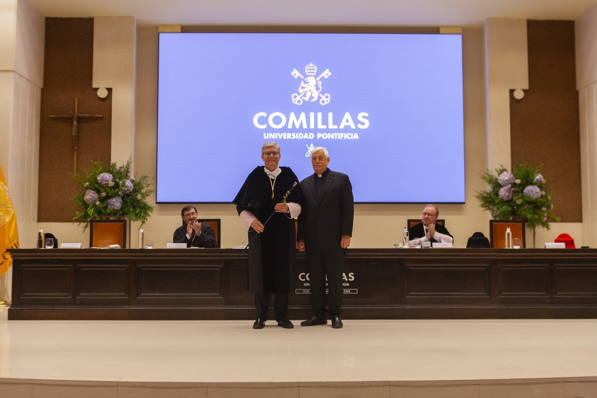 Universidad Pontificia Comillas (@ucomillas) on Twitter photo ❗🎓 El P. General de <a href="/JesuitasESP/">Compañía de Jesús</a>, Arturo Sosa, SJ, presidió el acto de toma de posesión del nuevo rector de la Universidad Pontificia Comillas, Antonio Allende, SJ, que sirvió también para inaugurar el curso 2024-25.
Noticia y fotos del acto: bit.ly/47dTYD4 ❗🎓 El P. General de <a href="/JesuitasESP/">Compañía de Jesús</a>, Arturo Sosa, SJ, presidió el acto de toma de posesión del nuevo rector de la Universidad Pontificia Comillas, Antonio Allende, SJ, que sirvió también para inaugurar el curso 2024-25.
Noticia y fotos del acto: bit.ly/47dTYD4