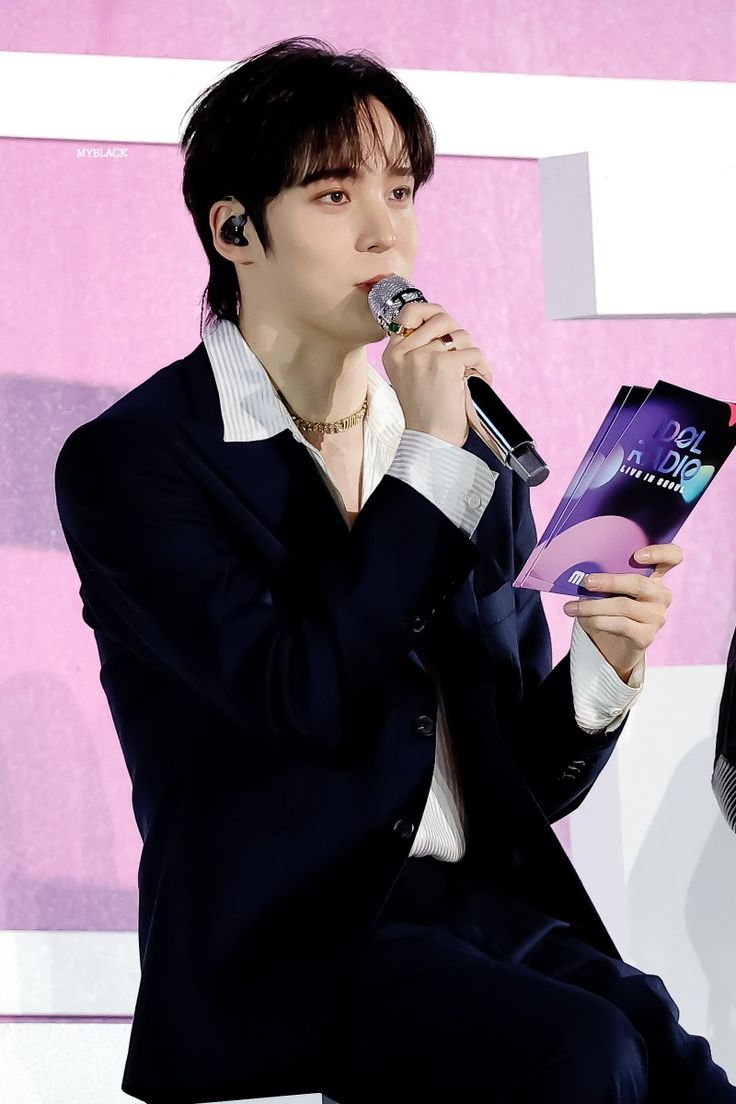 <a href="/agisa/">ev.</a> <a href="/KlMSUNW0/">SUNWOO</a> <a href="/FEELTHATPOP/">POP! 💥 POP! 💥</a> <a href="/sunghunbin/">Hanbin.</a> @davhnielle Berjalan kearah mc sembari memberikan senyuman terbaik kepada para poppies. Lio mengambil mic yang ada di tangan mc. "Hai, poppies! kembali lagi dengan saya disini. Pamitannya di cancel dulu 5 menit boleh ya? Sebelum acara ini berakhir, kami para heartener ingin memberikan..."