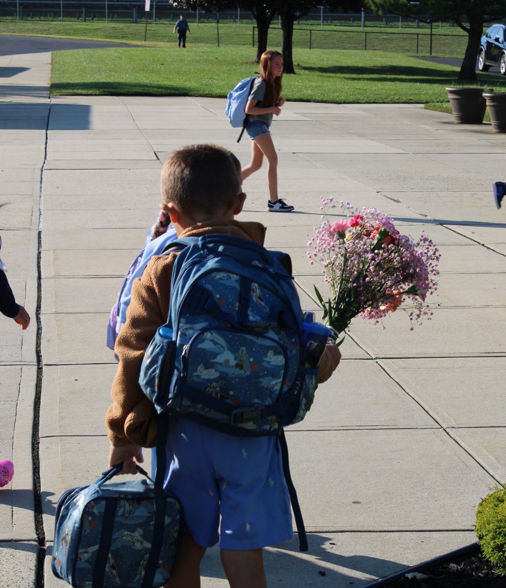 MTPSNJ's tweet photo. Happy First Day of School!
•
•
•
#MTPSPK8 #MTPSMinds #MTPSMotivators #MTPSMotivation https://t.co/kvCmDVwqCE
