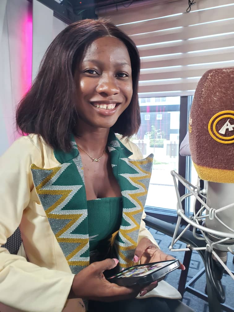 asaaseradio995's tweet photo. 🎧/ On today's #BetweenHours w/ @mzkeekie, we had an insightful discussion with Gifty Adoboah, Jude Nartey, Junior, and Alice Yakubu on SRC terms of office and related issues.
#AsaaseRadio https://t.co/HB3OAMlpiY