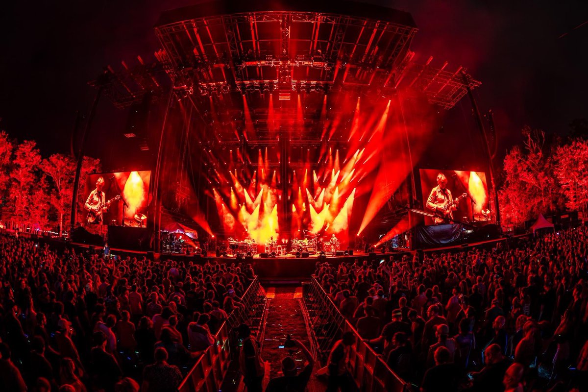 TheRobeWay's tweet photo. Taking our #WayCoolWednesday to Dover, Delaware, for the @phish Mondegreen festival &amp; the #lightingdesign by Chris Kuroda &amp; Andrew ‘Gif’ Giffin using @Robelighting #iFORTE, #TetraX, #MegaPointe &amp; #Spiider luminaires supplied by @GSPSProduction. (📸 @AliveCoverage) https://t.co/b49fus8bsQ