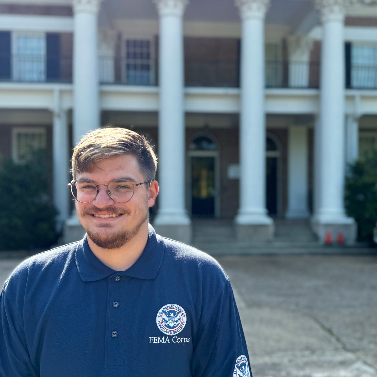 fema's tweet photo. Meet Jeff! Jeff is a FEMA Corps participant &amp; a member of the deaf community. He joined FEMA Corps because teamwork &amp; community are important, &amp; he is interested in working to bring critical disaster resources to the deaf community.

Apply for FEMA Corps: https://t.co/nmZipzFIRL https://t.co/NlMgnAVRQI