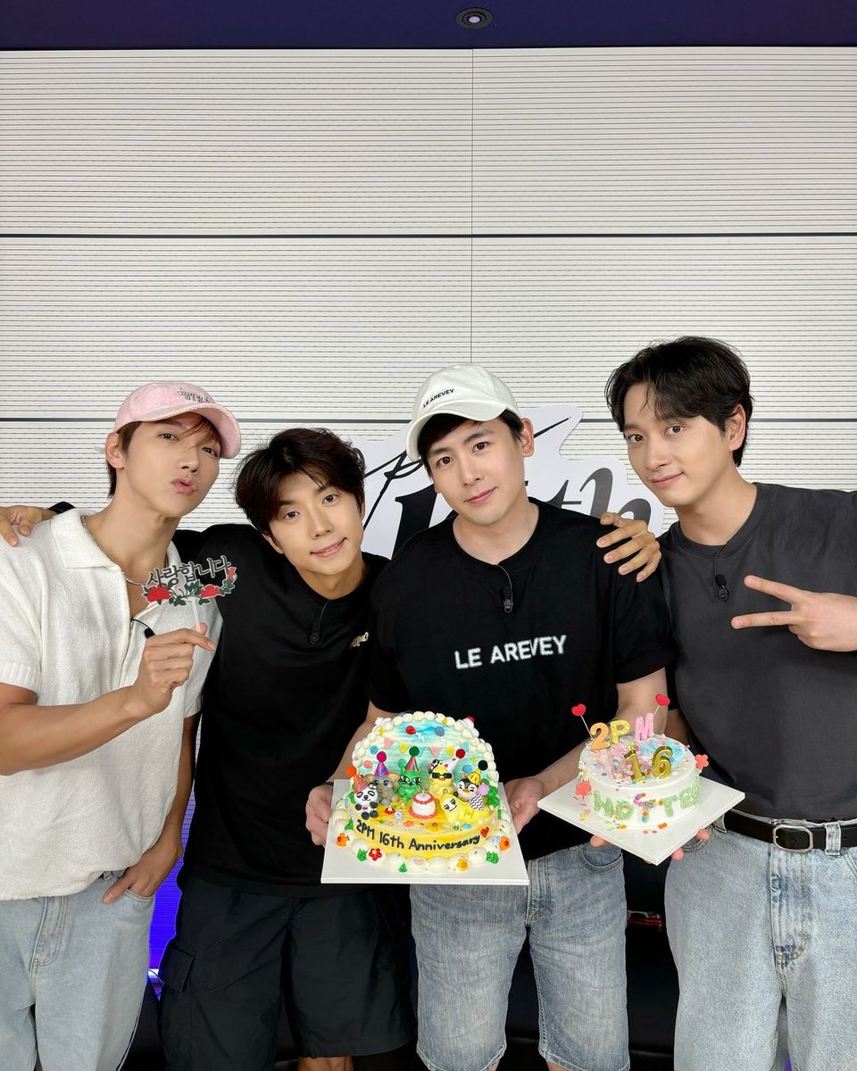 2PM」Jun. K ＆#ウヨン＆#ニックン＆#チャンソン、ケーキと一緒に