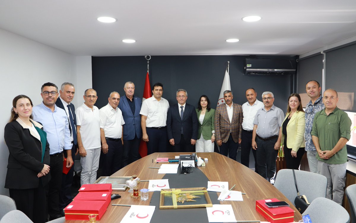 Kızılay’a en çok kan bağışında bulunan okullarımız için düzenlenen plaket takdim töreni, İl Millî Eğitim Müdürümüz Dr. Ahmet Alireisoğlu, Kızılay Bursa Şube Başkanı Prof. Dr. Murat Tutanç ve okul-kurum yöneticilerinin katılımıyla gerçekleştirildi.

<a href="/tcmeb/">Millî Eğitim Bakanlığı</a> <a href="/Kizilay/">Türk Kızılay</a> <a href="/KizilayBursa/">Türk Kızılay Bursa İl Merkezi</a>