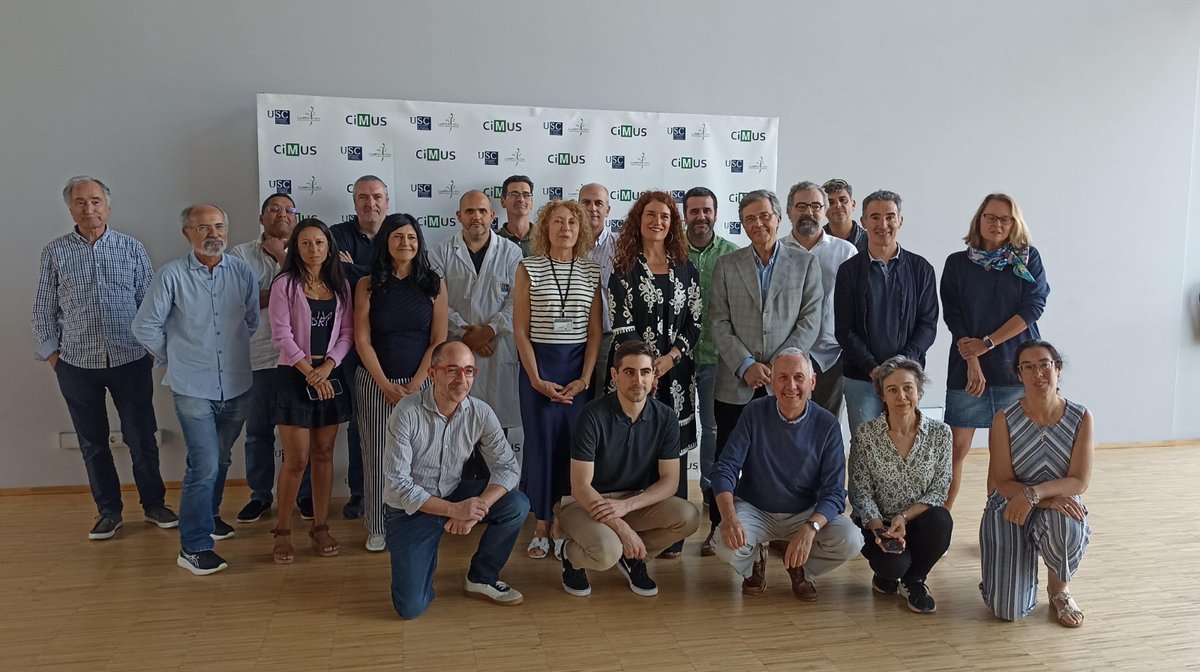 CiMUS (@cimususc) on Twitter photo La Secretaria General de Investigación de <a href="/CienciaGob/">Ministerio de Ciencia, Innovación y Universidades</a>, <a href="/EvaOrtegaPaino/">Eva Ortega-Paíno</a>, ha podido conocer hoy de primera mano la investigación puntera del #CiMUS en biomedicina. Lo ha hecho acompañada de la dirección científica del Centro y de parte de su equipo de investigación. La Secretaria General de Investigación de <a href="/CienciaGob/">Ministerio de Ciencia, Innovación y Universidades</a>, <a href="/EvaOrtegaPaino/">Eva Ortega-Paíno</a>, ha podido conocer hoy de primera mano la investigación puntera del #CiMUS en biomedicina. Lo ha hecho acompañada de la dirección científica del Centro y de parte de su equipo de investigación.