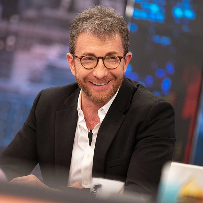 Encuestando's tweet photo. 📊 ¿Quién ganará la batalla por las audiencias a partir del próximo lunes?

🔄 PABLO MOTOS - EL HORMIGUERO
❤️ DAVID BRONCANO - LA REVUELTA https://t.co/LX31zgxhFQ