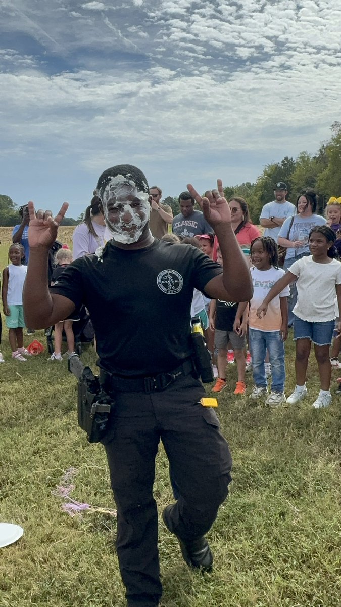 TweetDCS_DCPS's tweet image. Thank you to everyone who helped us meet our $20,000 goal for Boosterthon! We celebrated BIG at our Fun Run last week and got to silly string our principal, Mrs. Wamble, and pie Coach Barnes & Deputy Massey in the face! So much fun! 🎉👏🏼💜