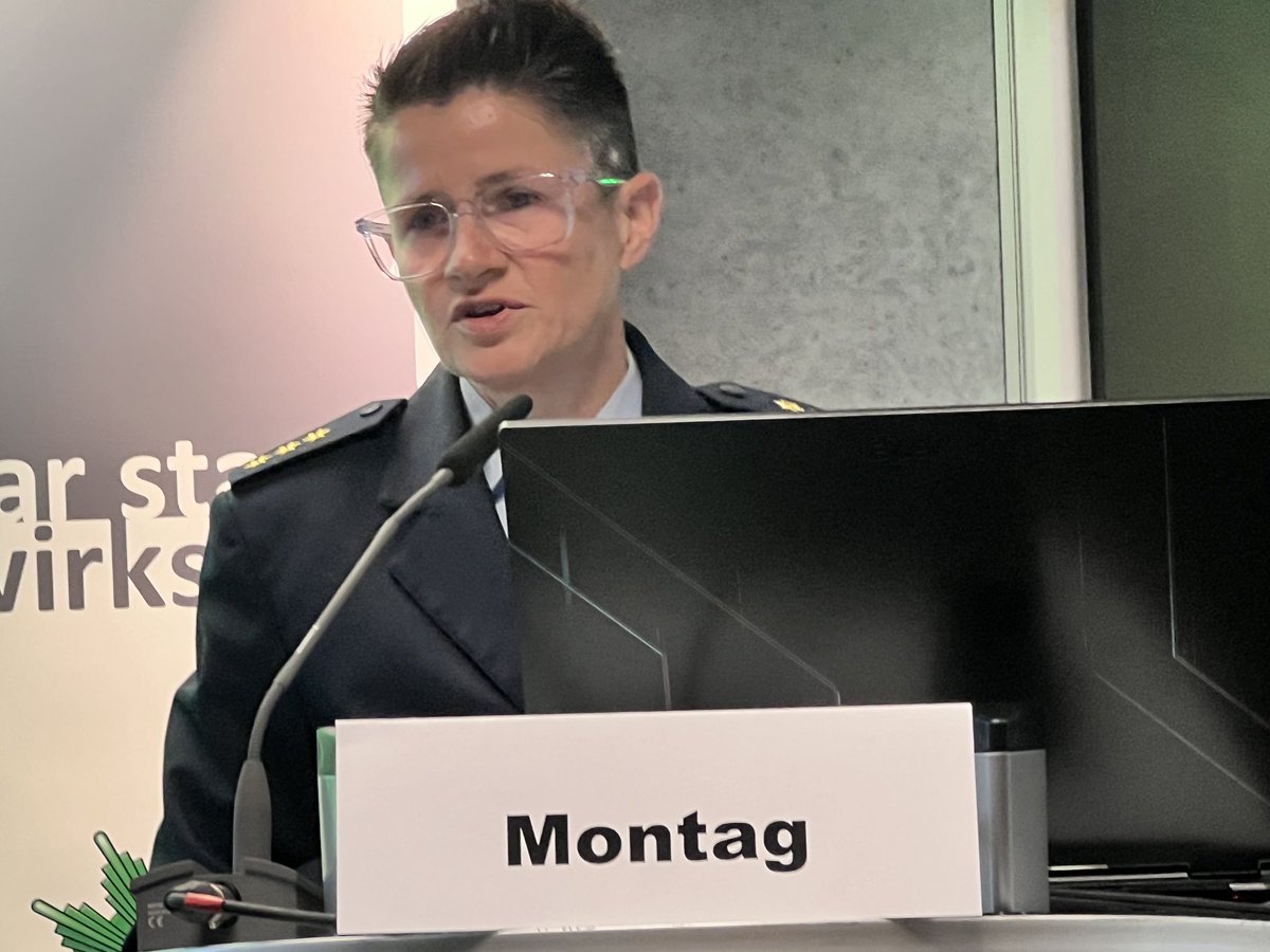 Uwe Proll (@prolluwe) on Twitter photo Polizeitag:PDir.in Kerstin Montag,Leiterin 1.Bereitschaftspolizeiabteilung NRW.Wichtig:Social Media-Beobachtung während des Einsatzes.Grosser Aufwand für eigene Beweissicherung im bildgebenden Verfahren.<a href="/BehoerdenNews/">Behörden Spiegel</a> <a href="/IM_NRW/">Ministerium des Innern des Landes NRW</a> <a href="/PolizeiNRW/">Polizei NRW</a> Polizeitag:PDir.in Kerstin Montag,Leiterin 1.Bereitschaftspolizeiabteilung NRW.Wichtig:Social Media-Beobachtung während des Einsatzes.Grosser Aufwand für eigene Beweissicherung im bildgebenden Verfahren.<a href="/BehoerdenNews/">Behörden Spiegel</a> <a href="/IM_NRW/">Ministerium des Innern des Landes NRW</a> <a href="/PolizeiNRW/">Polizei NRW</a>