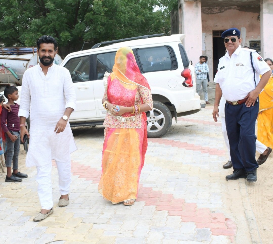 uttam Jangid (@uttam_jangid_) on Twitter photo श्रीमति रजनी कंवर जी #सायला_सरपंच <a href="/Sarpanch_Sayla/">Rajnee Kanwar Sayla Sarpanch</a> को सायला की नवगठित नगर पालिका के #प्रथम #अध्यक्ष बनने पर उन्हें बहुत बहुत बधाई एवं हार्दिक शुभकामनाएँ...!!
<a href="/Sarpanch_Sayla/">Rajnee Kanwar Sayla Sarpanch</a> श्रीमति रजनी कंवर जी #सायला_सरपंच <a href="/Sarpanch_Sayla/">Rajnee Kanwar Sayla Sarpanch</a> को सायला की नवगठित नगर पालिका के #प्रथम #अध्यक्ष बनने पर उन्हें बहुत बहुत बधाई एवं हार्दिक शुभकामनाएँ...!!
<a href="/Sarpanch_Sayla/">Rajnee Kanwar Sayla Sarpanch</a>