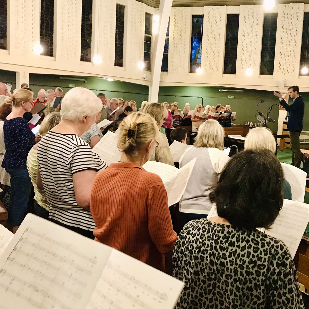 Chirpy_Chick's tweet image. One for the books! Caught a quick snap to celebrate @dmahoneymusic first session with @WimbledonChoral 🎶✨The buzz from his brilliant first rehearsal was fantastic - What a way to kick off the new season! 🎶✨#ChoirLife #WimbledonChoral #WelcomeDaniel